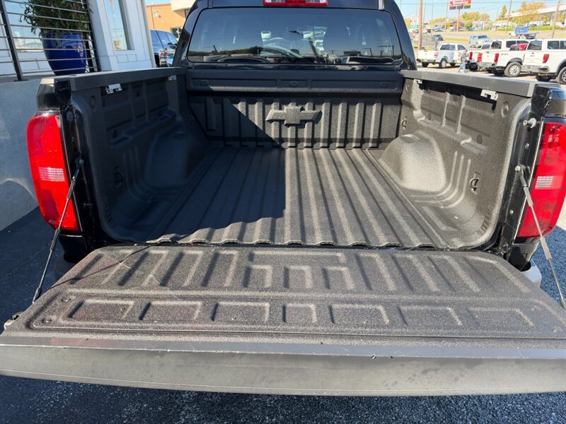 Used 2018 Chevrolet Colorado LT w/ Redline Special Edition RWD image 21