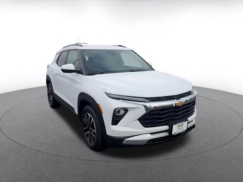 Used 2025 Chevrolet TrailBlazer LT FWD image 3