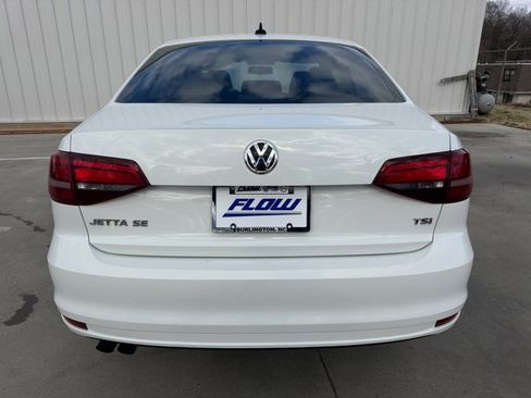 Used 2017 Volkswagen Jetta SE image 18