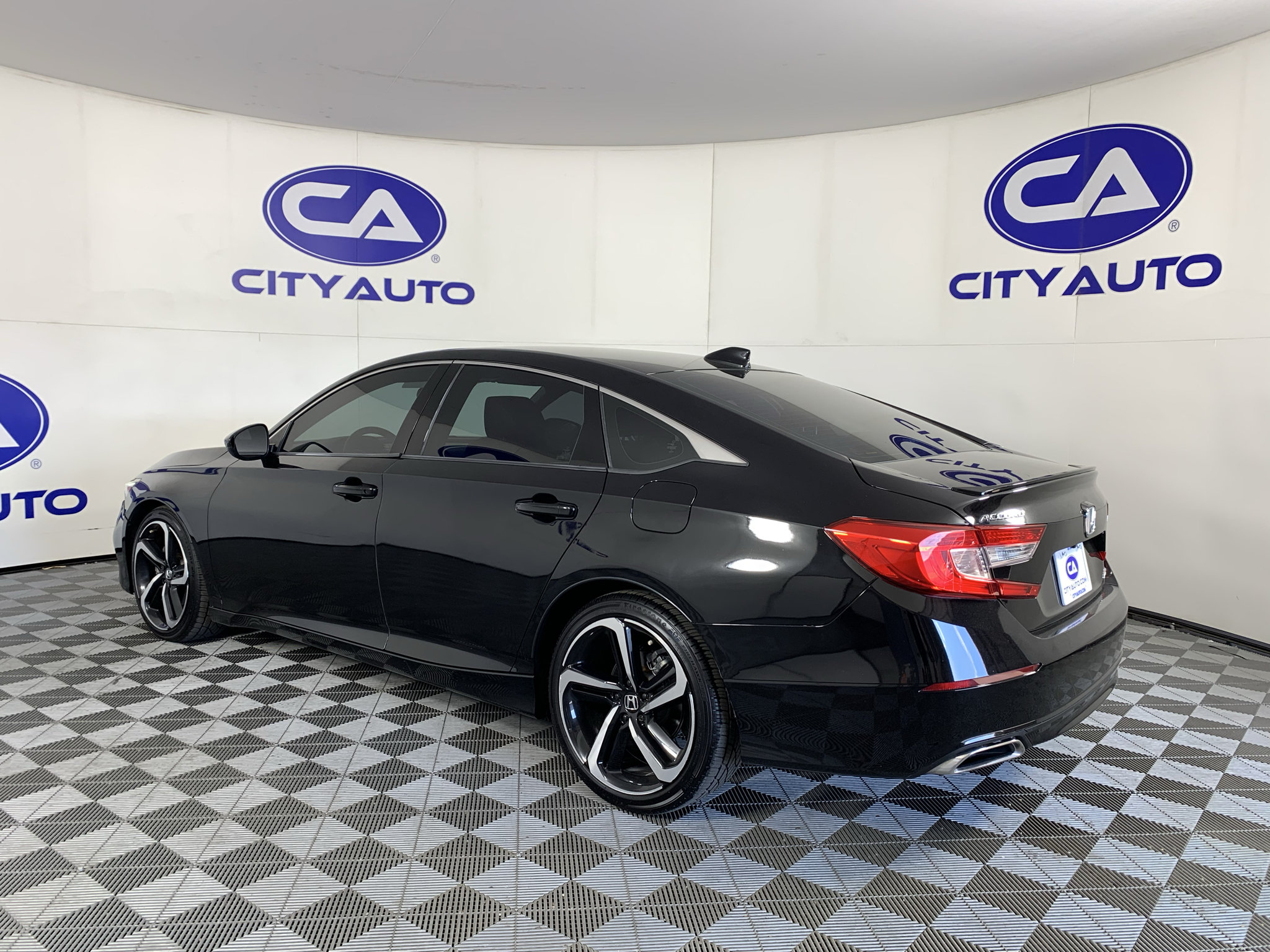 Used 2018 Honda Accord Sport image 5