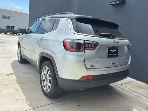 Used 2025 Jeep Compass Limited image 6