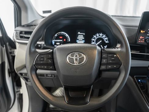 Used 2023 Toyota Sienna LE FWD image 26