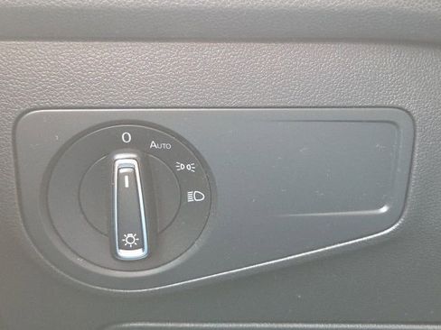 Used 2019 Volkswagen Tiguan SE image 26