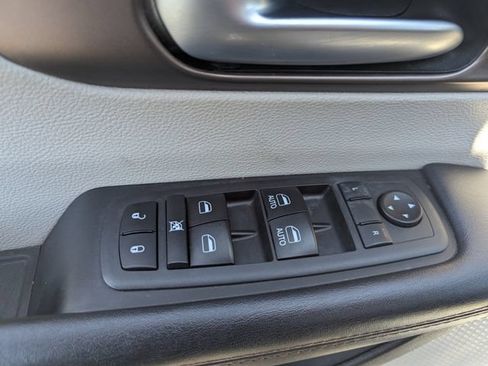 Used 2018 Chrysler Pacifica Touring Plus w/ Tire & Wheel Group FWD image 20