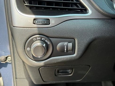 Used 2020 Jeep Cherokee Latitude w/ Cold Weather Group AWD/4WD image 18