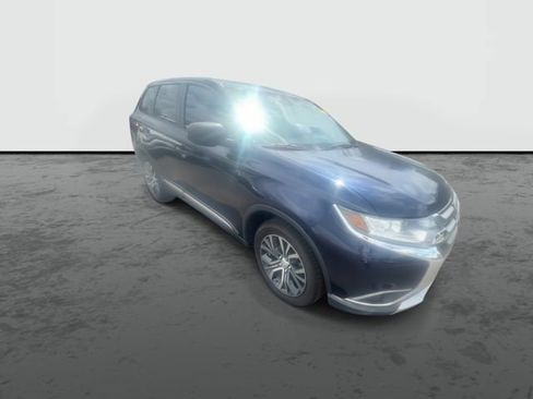 Used 2017 Mitsubishi Outlander ES FWD image 2