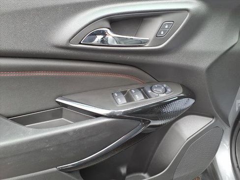 Used 2025 Chevrolet Trax RS image 12