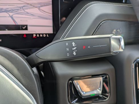 Certified 2025 GMC Yukon AT4 Ultimate AWD/4WD image 23
