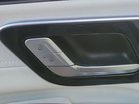 Used 2023 Mercedes-Benz EQS 580 4MATIC SUV image 19