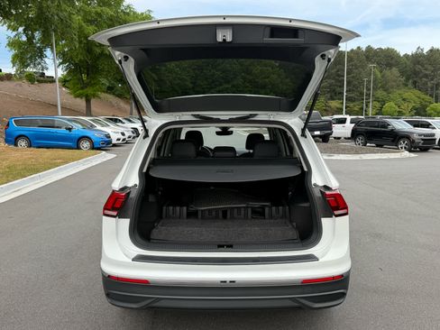 Used 2023 Volkswagen Tiguan SE FWD image 28
