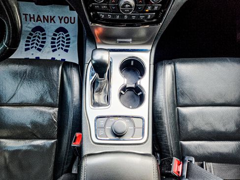 Used 2020 Jeep Grand Cherokee Limited w/ Luxury Group II image 18