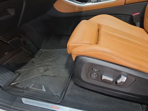 Used 2022 BMW X5 xDrive45e image 11