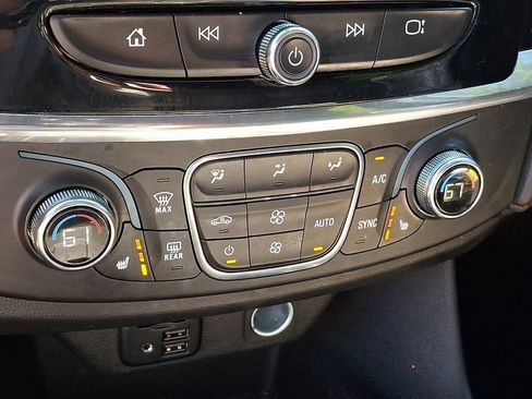 Used 2023 Chevrolet Traverse RS AWD/4WD image 23