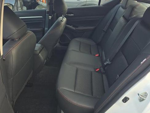 Used 2025 Nissan Altima 2.5 SR image 11