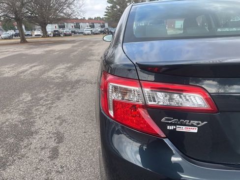 Used 2014 Toyota Camry SE image 19