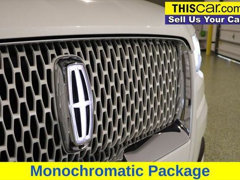 Used 2022 Lincoln Navigator Reserve image 13