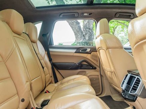 Used 2016 Porsche Cayenne Turbo AWD/4WD image 41