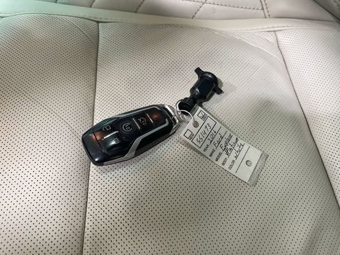 Used 2016 Ford Explorer Platinum image 38