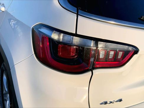 Used 2024 Jeep Compass Latitude image 28