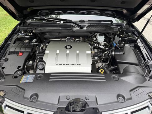 Used 2006 Cadillac DTS w/ Trunk Convenience Package FWD image 25