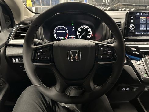 New 2026 Honda Odyssey Touring image 9