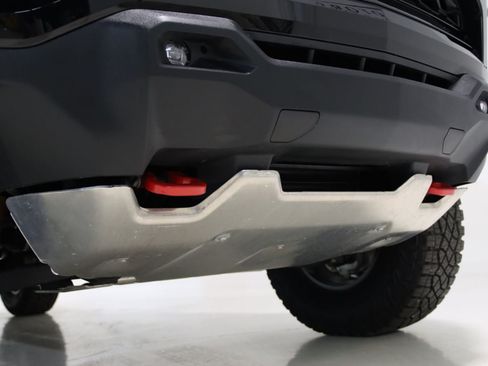 Used 2026 Chevrolet Colorado ZR2 w/ Technology Package AWD/4WD image 11