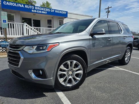 Used 2021 Chevrolet Traverse Premier image 2