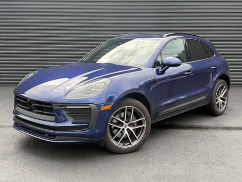 Used 2025 Porsche Macan AWD/4WD image 1