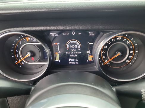 Used 2019 Jeep Wrangler Unlimited Sahara AWD/4WD image 33