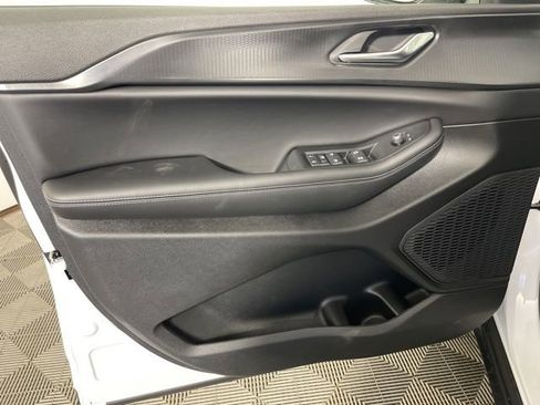 New 2025 Jeep Grand Cherokee Altitude AWD/4WD image 10