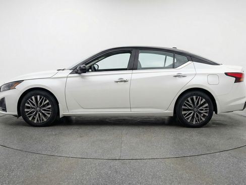 Used 2025 Nissan Altima 2.5 SV image 5