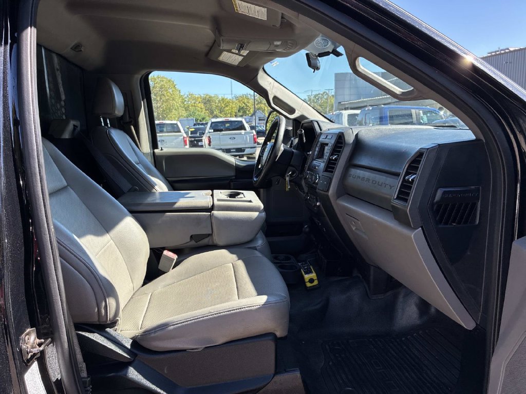 Used 2017 Ford F550 4x4 Regular Cab Super Duty image 8