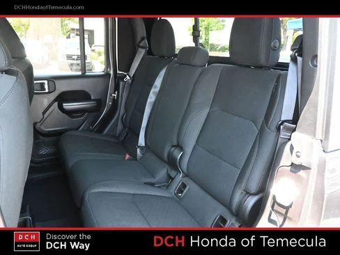 Used 2021 Jeep Gladiator Sport AWD/4WD image 18