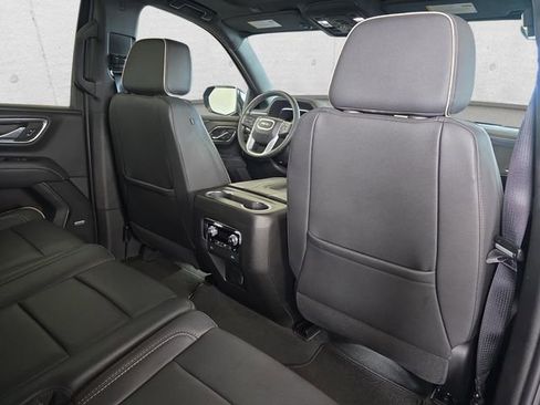 Used 2023 GMC Yukon SLT w/ SLT Premium Package AWD/4WD image 11