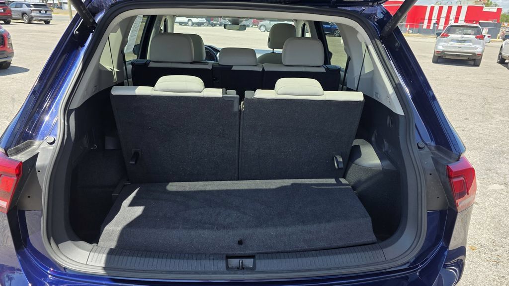 Used 2024 Volkswagen Tiguan SE FWD image 12