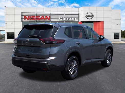 Used 2026 Nissan Rogue SV AWD/4WD image 3