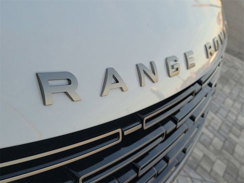 New 2025 Land Rover Range Rover Long Wheelbase SE image 9