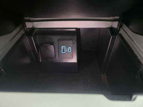 Used 2023 Ford Explorer XLT w/ Equipment Group 202A image 38