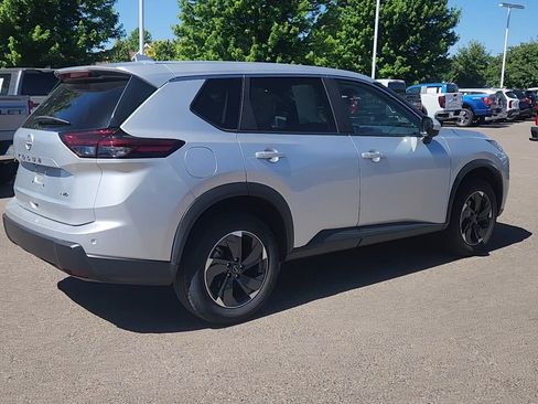 Used 2025 Nissan Rogue SV AWD/4WD image 4
