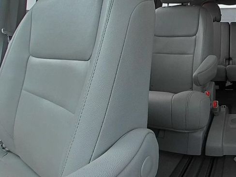 Used 2017 Toyota Sienna XLE FWD image 25