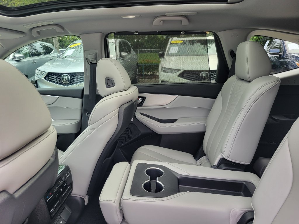 Used 2025 Acura MDX w/ Technology Package FWD image 11