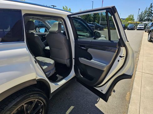 Used 2020 Toyota Highlander Platinum AWD/4WD image 13