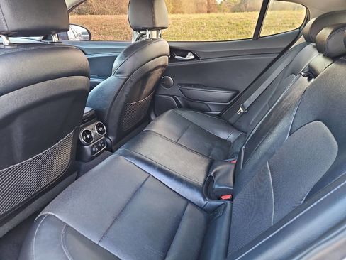 Used 2018 Kia Stinger Premium image 12