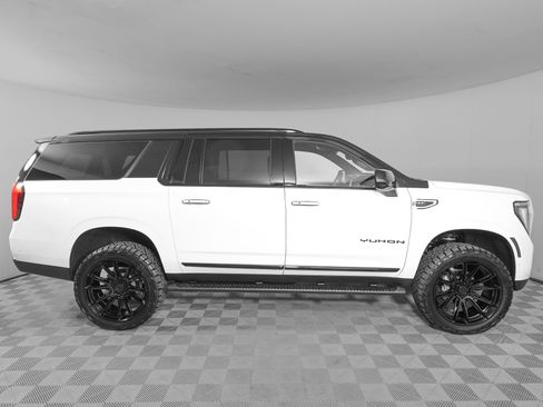 Used 2025 GMC Yukon XL Elevation AWD/4WD image 4