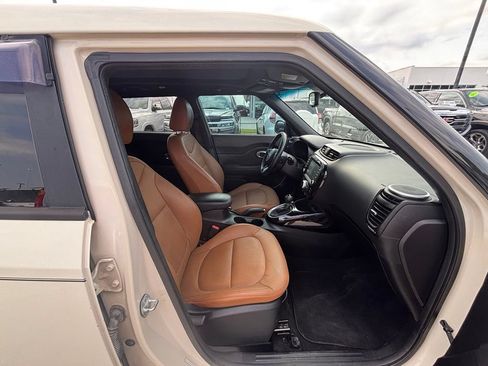 Used 2015 Kia Soul ! w/ Sun & Sound Package FWD image 28