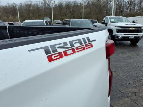Used 2025 Chevrolet Silverado 1500 LT Trail Boss w/ Convenience Package II AWD/4WD image 24