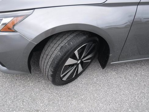 Used 2021 Nissan Altima 2.5 SV w/ SV Premium Package image 18