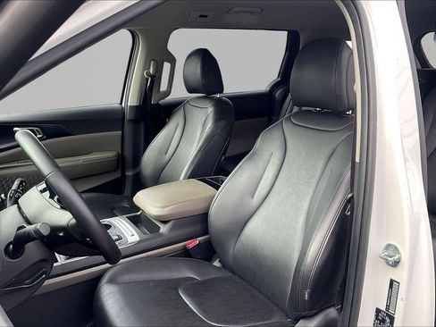 Used 2025 Kia Carnival LXS image 22