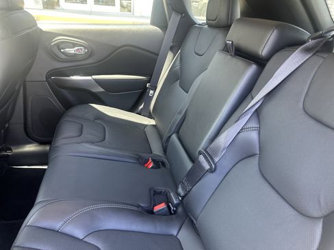 Used 2021 Jeep Cherokee Latitude Lux w/ Comfort/Convenience Group image 20