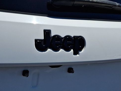 Used 2019 Jeep Grand Cherokee Altitude AWD/4WD image 32